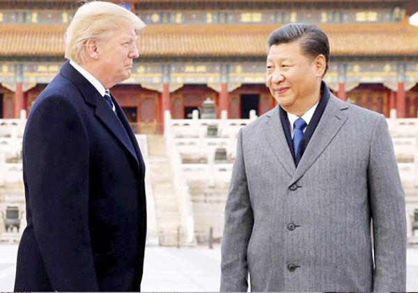 Tổng thống Mỹ Donald Trump (bìa trái) thăm Chủ tịch Trung Quốc Tập Cận Bình tháng 11-2017.