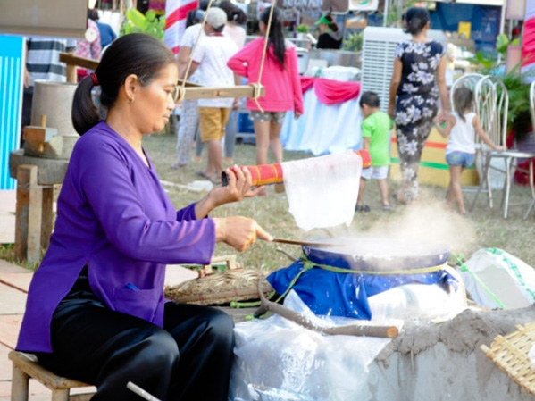 Lễ hội Bánh tráng phơi sương Trảng Bàng lần thứ II diễn ra từ ngày 20 – 25-12.