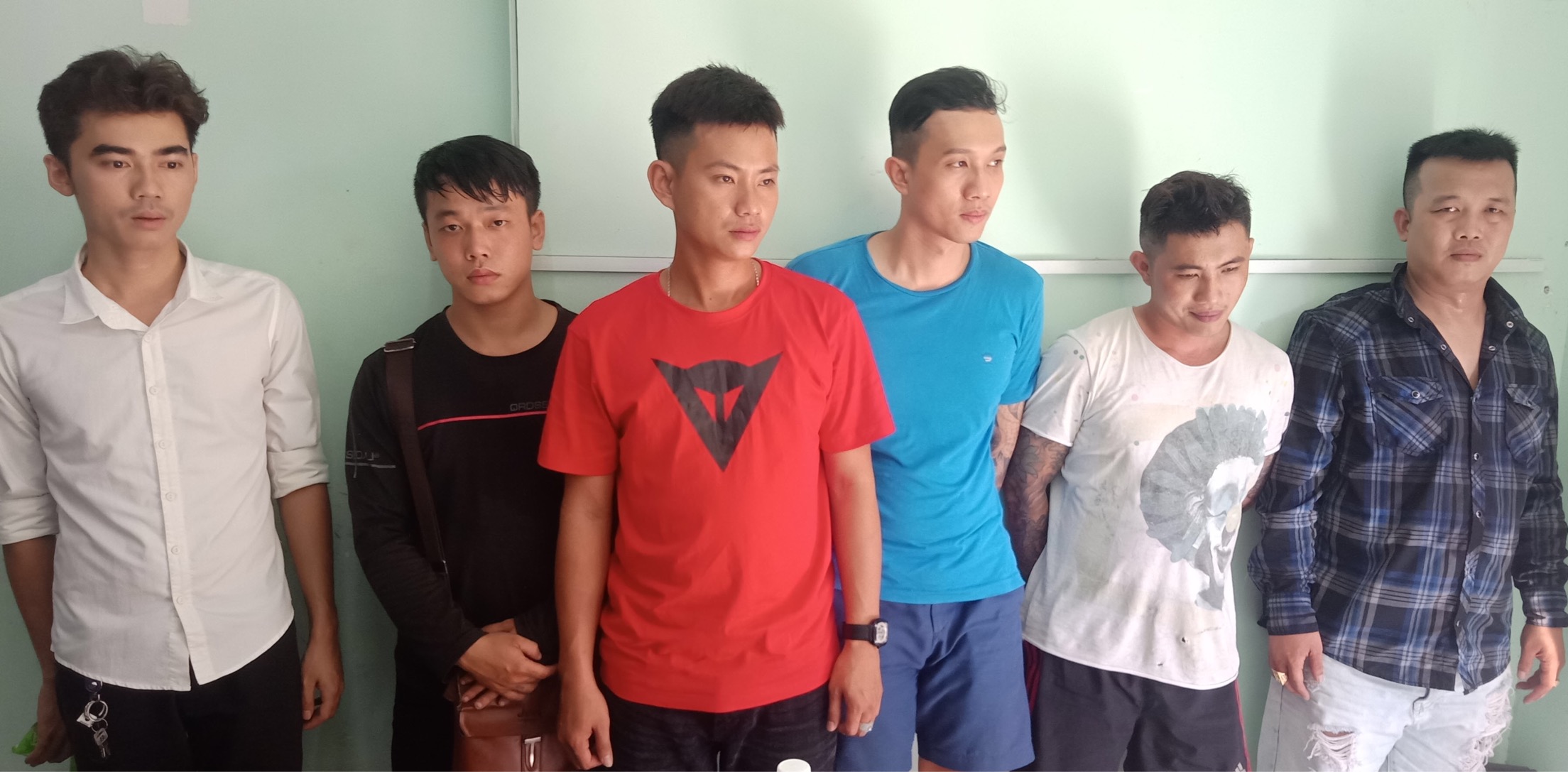 Một số đối tượng dương tính với ma túy bị bắt quả tang.