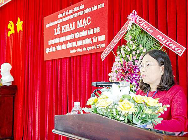 Đồng chí Nguyễn Thị Yến, Phó Bí thư Thường trực Tỉnh ủy, Trưởng Đoàn ĐBQH tỉnh, Chủ tịch Hội đồng thi, phát biểu khai mạc kỳ thi.