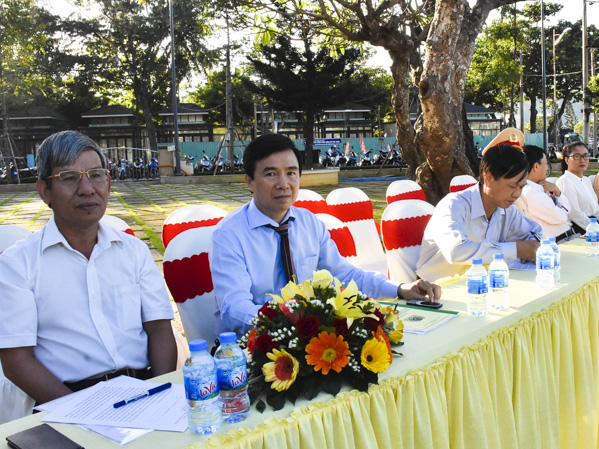 Các đại biểu tham dự lễ ra quân.