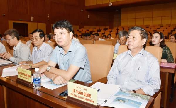 Các đồng chí Ủy viên Ban Chấp hành Đảng bộ tỉnh tham dự hội nghị.