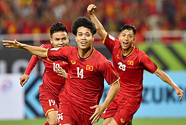Công Phượng mở tỷ số giúp Việt Nam thắng chung cuộc 2-0 trước Malaysia ở vòng bảng AFF Suzuki Cup 2018.