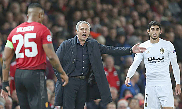 M.U của HLV Mourinho từng bất lực trước khung thành của Valencia khi hai đội gặp nhau trên sân Old Trafford ở vòng 2 Champions League 2018-2019.