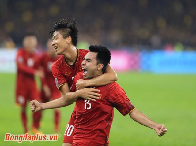 Văn Đức và Đức Huy chia vui sau bàn nâng tỷ số lên 2-0. Ảnh: bongdaplus.vn
