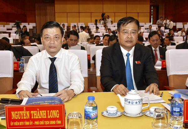 Lãnh đạo UBND tỉnh tham dự kỳ họp.