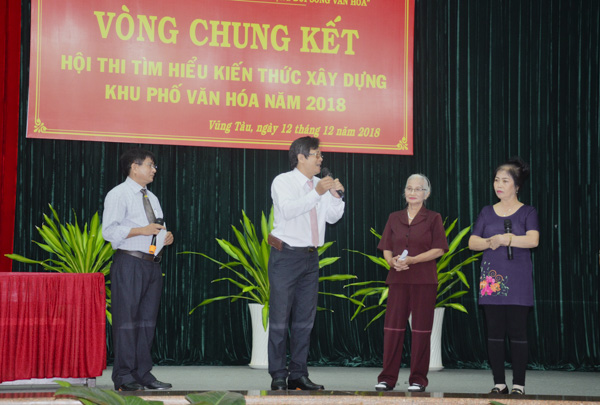 Phần thi của đội khu phố 1 (phường Thắng Tam). 