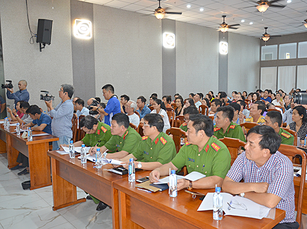 Chủ đầu tư cao ốc dịch vụ du lịch Sơn Thịnh tổ chức họp với các hộ dân bàn về nội quy, quy chế sử dụng căn hộ du lịch.