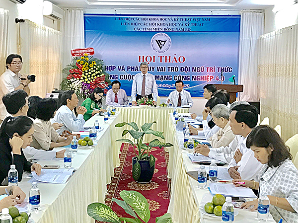 Hội thảo “Tập hợp và phát huy vai trò đội ngũ trí thức trong cuộc cách mạng công nghiệp 4.0” do Liên hiệp các Hội KH-KT các tỉnh miền Đông Nam bộ tổ chức tại BR-VT cuối tháng 11 - 2018.