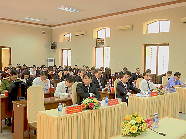 Các đại biểu tham dự kỳ họp.