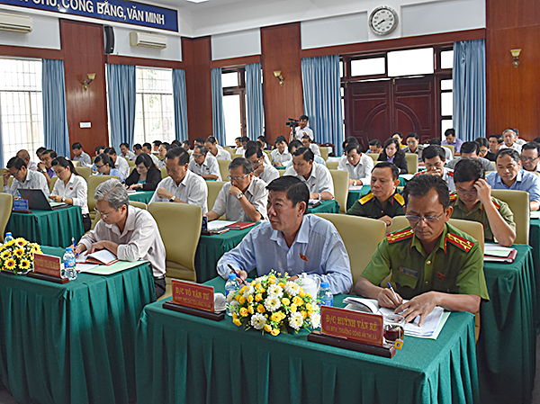 Các đại biểu tham dự hội nghị.