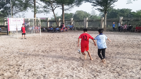  Một pha tranh bóng của các VĐV nhí
