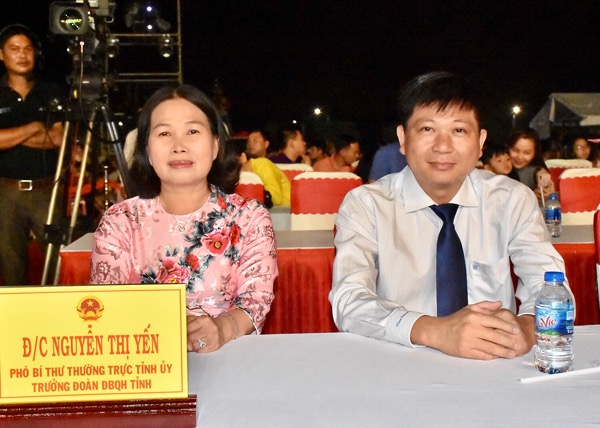 Các đồng chí: Nguyễn Thị Yến, Phó Bí thư Thường trực Tỉnh ủy, Trưởng Đoàn ĐBQH tỉnh; Trần Văn Tuấn, Phó Chủ tịch HĐND tỉnh đến dự chương trình.