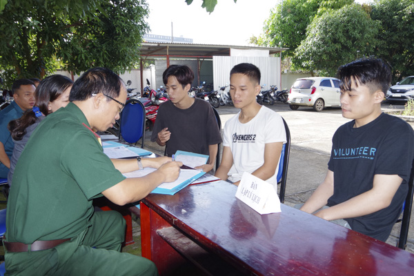 . Hội đồng Nghĩa vụ quân sự TP. Bà Rịa khám sức khỏe cho thanh niên đến tuổi nhập ngũ. 