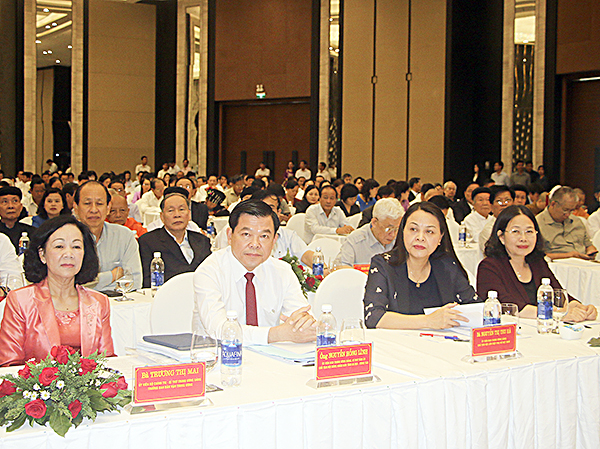 Các đồng chí: Trương Thị Mai, Ủy viên Bộ Chính trị, Bí thư Trung ương Đảng, Trưởng Ban Dân vận Trung ương; Nguyễn Hồng Lĩnh, Ủy viên Trung ương Đảng, Bí thư Tỉnh ủy, Chủ tịch HĐND tỉnh; Nguyễn Thị Yến, Phó Bí thư Thường trực Tỉnh ủy, Trưởng Đoàn ĐBQH tỉnh dự hội nghị. 