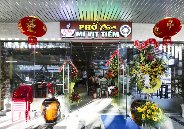 Không gian ấm cúng của Nam quán.