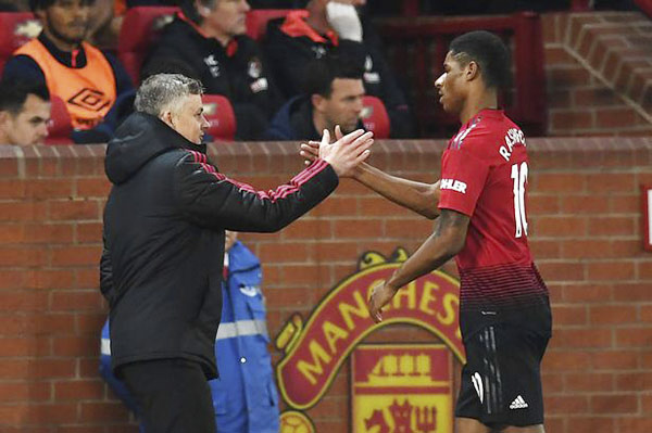 Ole thích Rashford đá cắm hơn là dạt biên.