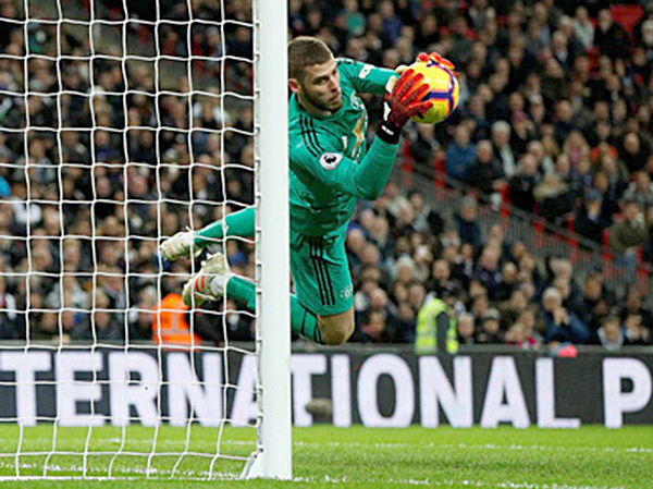 Một pha bóng xuất thần của thủ môn David De Gea.