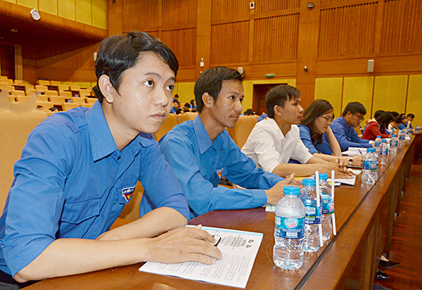 Các đại biểu tham dự hội nghị.