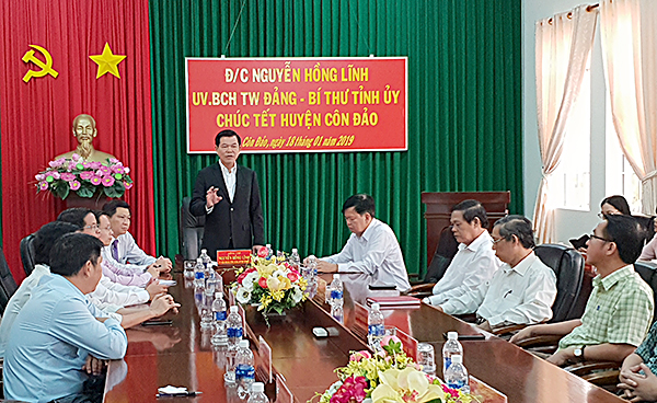 Đồng chí Nguyễn Hồng Lĩnh, Ủy viên Trung ương Đảng, Bí thư Tỉnh ủy, Chủ tịch HĐND tỉnh phát biểu tại buổi làm việc.