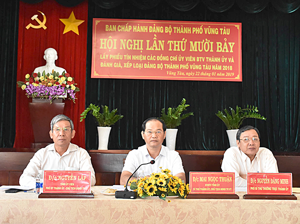 Các đồng chí: Mai Ngọc Thuận, Ủy viên Ban Thường vụ Tỉnh ủy, Bí thư Thành ủy; Nguyễn Đăng Minh, Phó Bí thư Thường trực Thành ủy; Nguyễn Lập, Phó Bí thư Thành ủy, Chủ tịch UBND TP.Vũng Tàu chủ trì hội nghị.