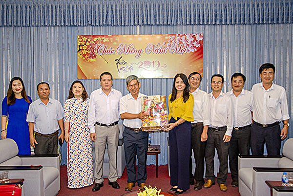 Đồng chí Nguyễn Lập, Chủ tịch UBND TP. Vũng Tàu thăm, chúc Tết Báo Bà Rịa-Vũng Tàu.