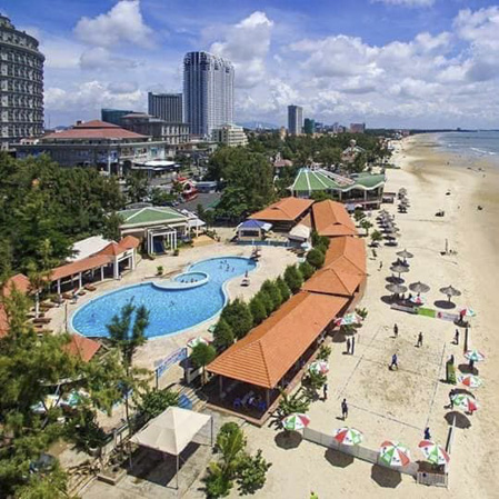 Khu vực hồ bơi nhà hàng Con Sò Vàng, nơi sẽ diễn ra đại tiệc âm nhạc EDM.