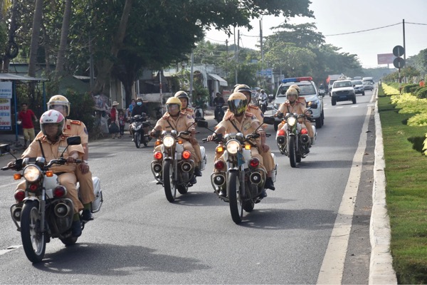 Lực lượng CSGT - Công an tỉnh ra quân bảo đảm ATGT dịp Tết Nguyên đán Kỷ Hợi 2019.