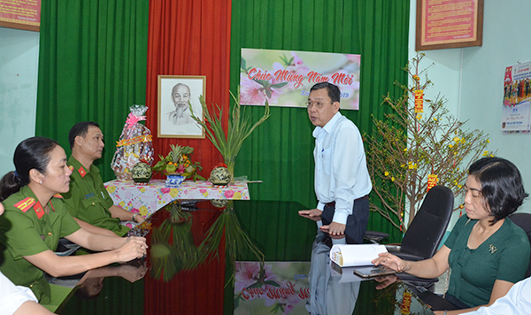 Đồng chí Nguyễn Đăng Minh, Phó Bí thư Thường trực Thành ủy Vũng Tàu thăm, chúc Tết cán bộ, chiến sĩ Công an phường 1. Ảnh: NGUYỄN ĐỨC