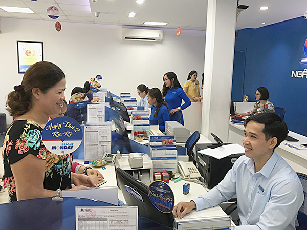Bà Lương Hồng Nhung, ở phường 9, TP. Vũng Tàu gửi tiền tiết kiệm tại Ngân hàng NCB.