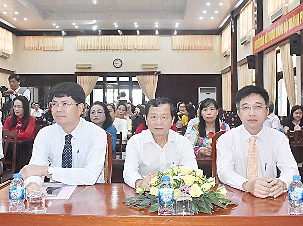Các đồng chí: Lương Trí Tiên, Ủy viên Ban Thường vụ Tỉnh ủy, Trưởng Ban Nội chính Tỉnh ủy; Nguyễn Thanh Tịnh, Phó Chủ tịch UBND tỉnh; Đặng Minh Thông, Bí thư Thành ủy TP. Bà Rịa tham dự Ngày hội.