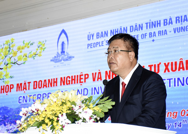 Đồng chí Nguyễn Văn Trình, Phó Bí thư Tỉnh ủy, Chủ tịch UBND tỉnh phát biểu tại buổi họp mặt.