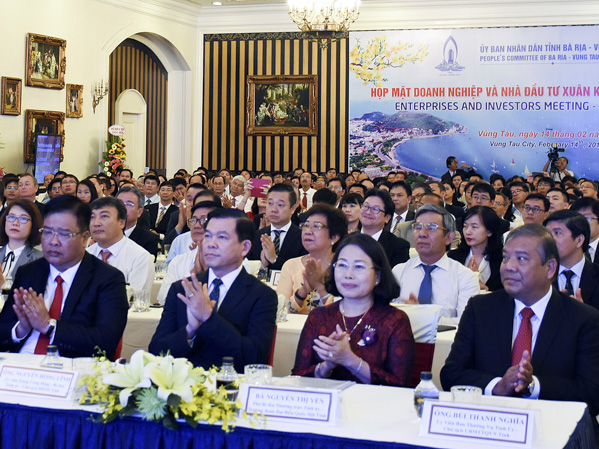Lãnh đạo tỉnh tham dự buổi họp mặt.