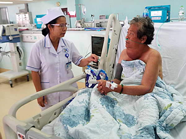 Một bệnh nhân nhập viện tại BV Bà Rịa có hoàn cảnh nghèo, đơn thân, không có tiền đóng viện phí.