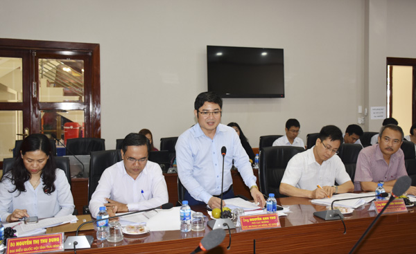 Ông Nguyễn Anh Thơ, Phó Cục trưởng Cục An toàn lao động (Bộ LĐTBXH) đặt câu hỏi về tình hình thực hiện ATVSLĐ trên địa bàn TX. Phú Mỹ.