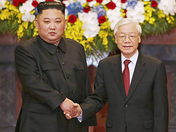 Tổng Bí thư, Chủ tịch nước Nguyễn Phú Trọng và Chủ tịch Triều Tiên Kim Jong-un. Ảnh: Quang Hiếu