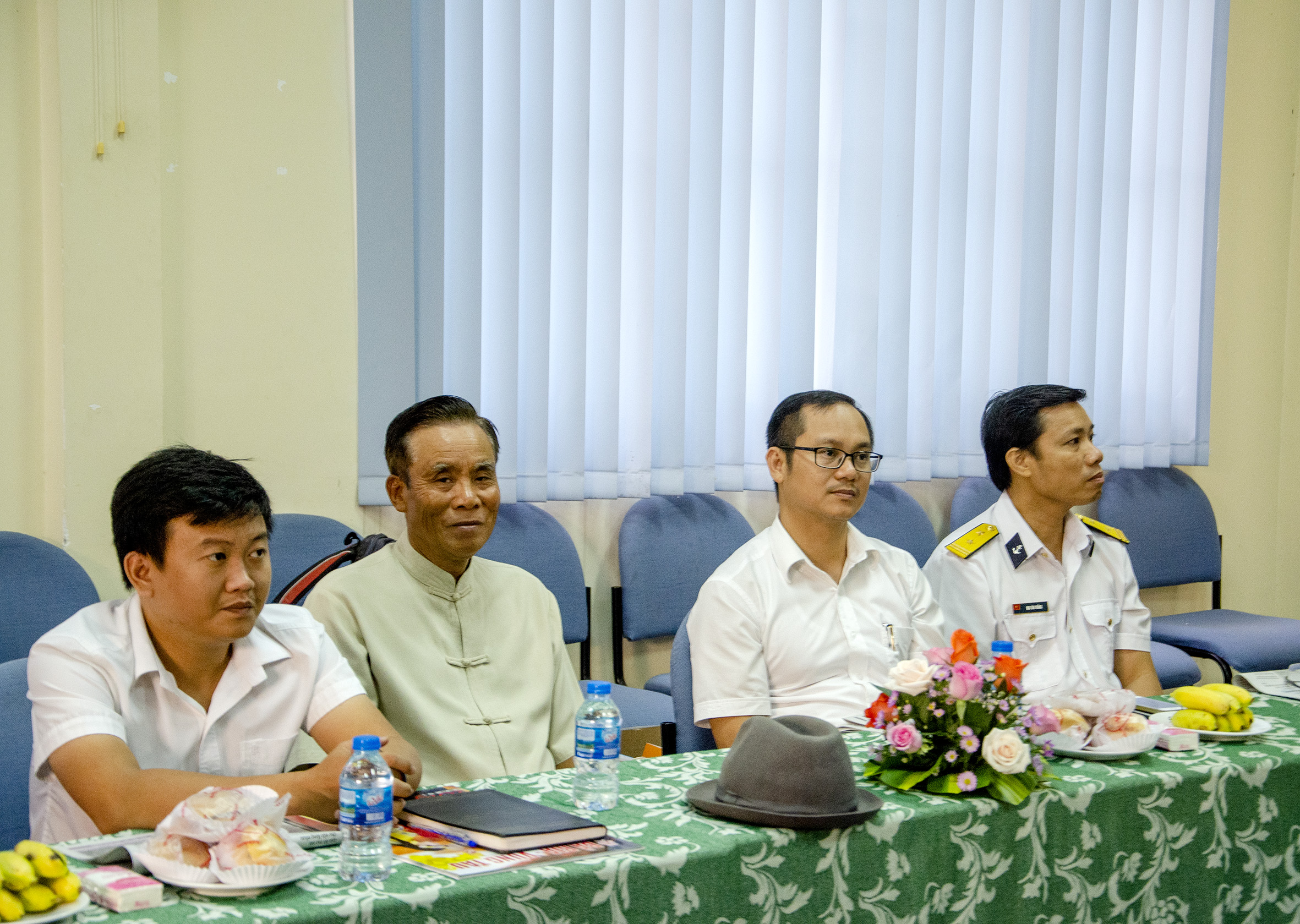 Các cộng tác viên tham dự hội nghị.