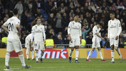Nỗi thất vọng của các cầu thủ Real Madrid.