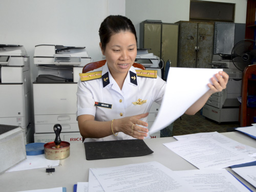 Chị Trần Thị Thảo (nhân viên văn thư, Hải đoàn 129, Quân cảng Sài Gòn).