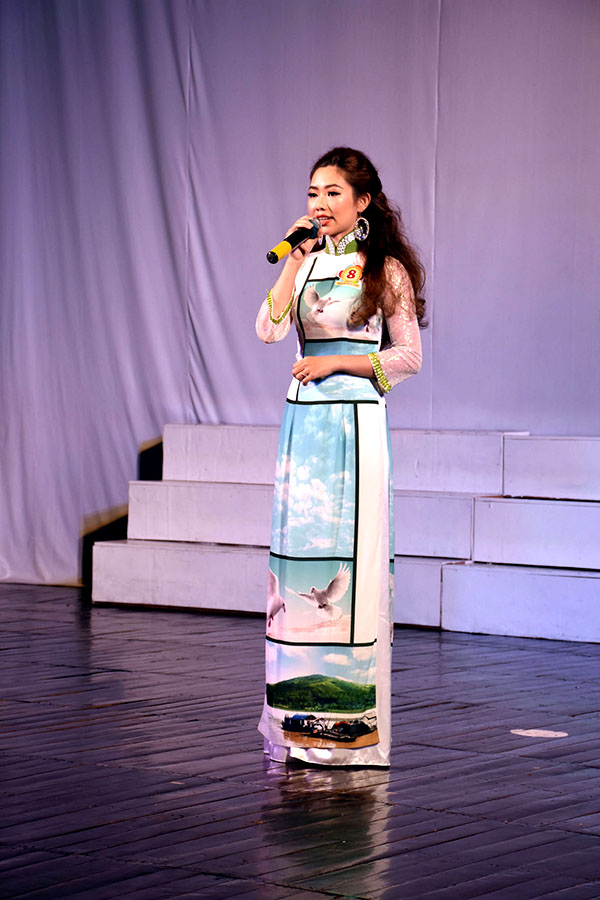 Thí sinh Nguyễn Thị Thanh Huyền, Công đoàn cơ sở Sở LĐTBXH thực hiện phần thi thuyết trình.