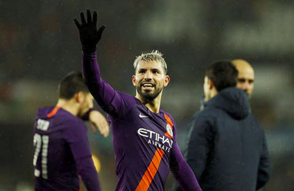 Aguero sắm vai người hùng cứu rỗi Manchester City.