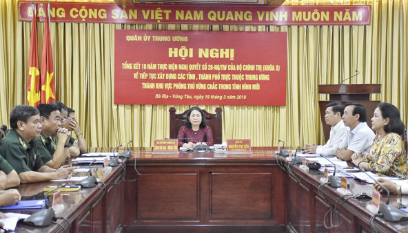 Đồng chí Nguyễn Thị Yến, Phó Bí thư Thường trực Tỉnh ủy, Trưởng Đoàn ĐBQH tỉnh, chủ trì Hội nghị trực tuyến tại điểm cầu BR-VT.