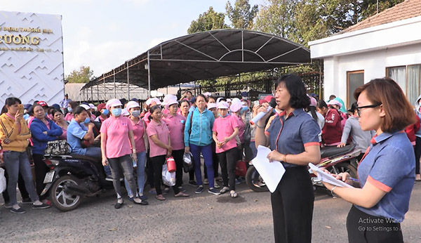 Thay mặt Ban lãnh đạo Công ty Mei Sheng, bà Tạ Thị Huế, trợ lý Tổng Giám đốc đã gặp gỡ và ghi nhận các ý kiến đóng góp, tâm tư nguyện vọng của công nhân.