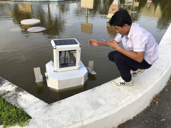 Em Đỗ Thành Đạt với dự án “Thiết bị đo độ PH, độ đục, nhiệt độ, TDS, DO trong nuôi thủy sản được giám sát qua mạng internet”.