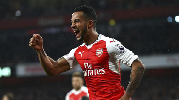 Thời gian dài khoác áo Arsenal cũng là một phần nguyên nhân làm Walcott thui chột.    