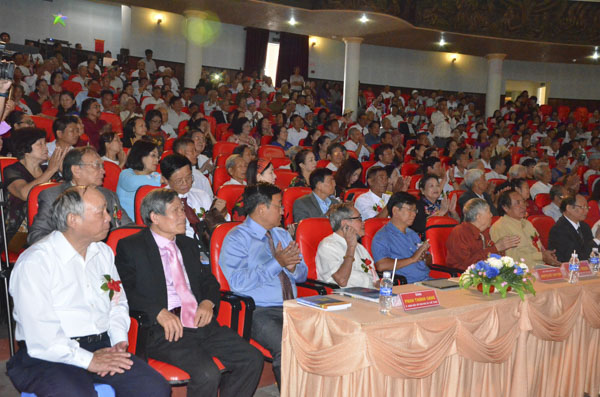 Đông đảo nhà thơ trên cả nước về dự Ngày hội.