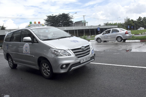 Học viên thực hành lái xe tại Trung tâm Đào tạo và Sát hạch lái xe tỉnh BR-VT.