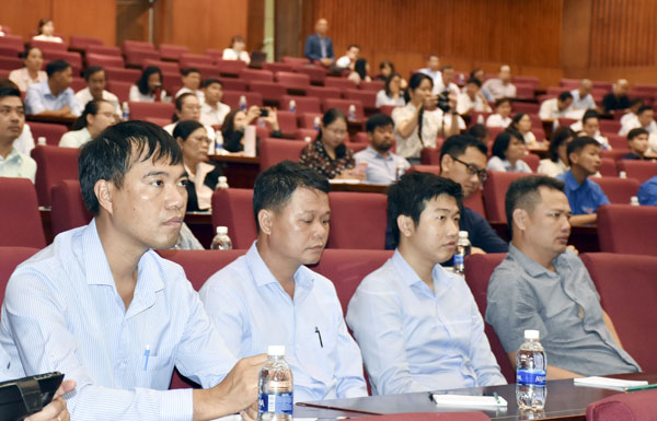 Các đại biểu tham dự buổi tọa đàm.