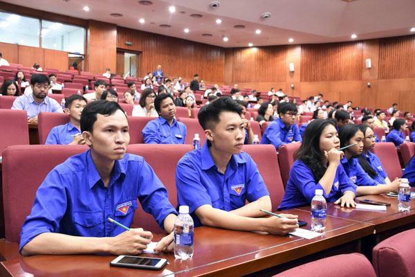 Các đoàn viên, thanh niên tham dự buổi tọa đàm.