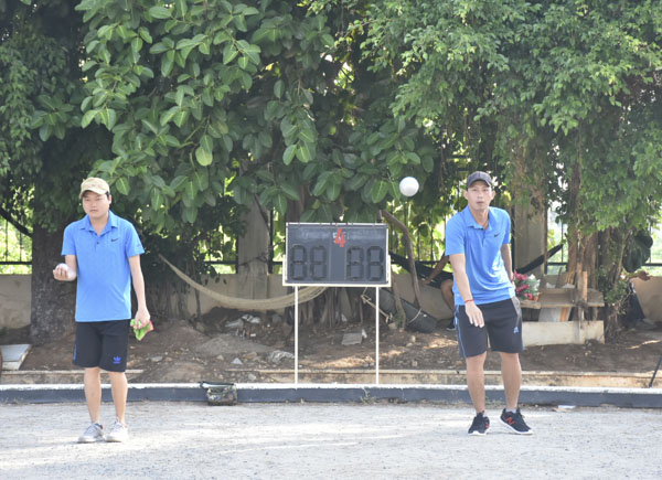 Các VĐV thi đấu ở nội dung đơn.